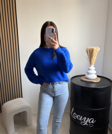 Pull bleu roi