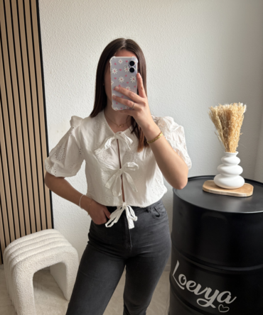 Blouse brodée
